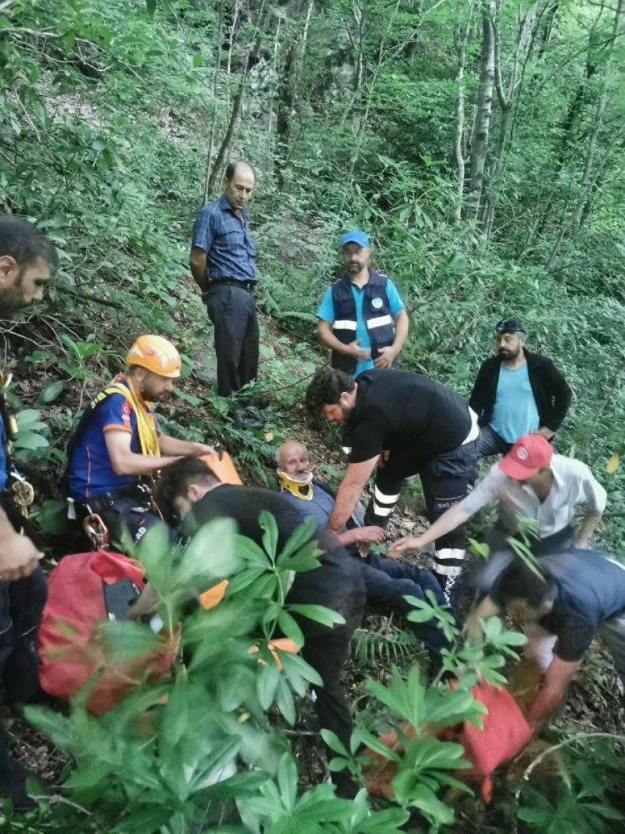 Sakarya'da mantar toplamak isteyen bir kişi  570 metreden dere yatağına yuvarlandı