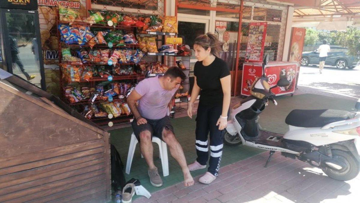 Antalya'da kaza yapan motosiklet sürücüsü çarpıştığı sürücüyle helalleşti