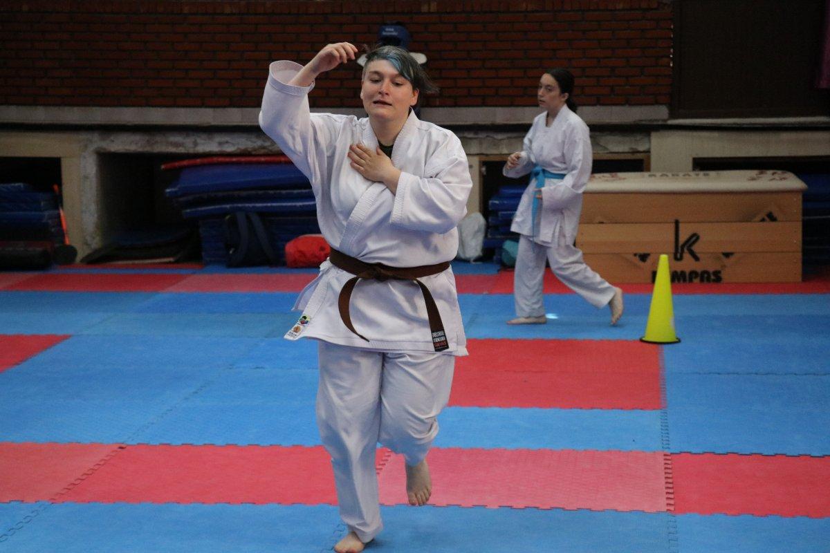 İşitme engelli Cansu karate ile hayata bağlandı