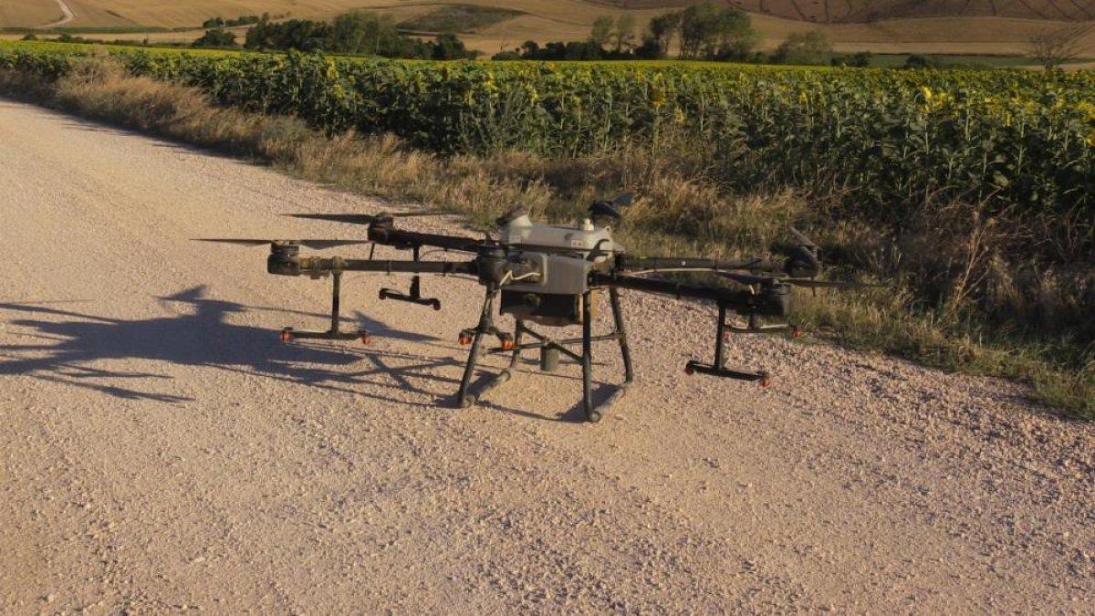 Balıkesirli çiftçilerden dron ile ilaçlamaya yoğun ilgi