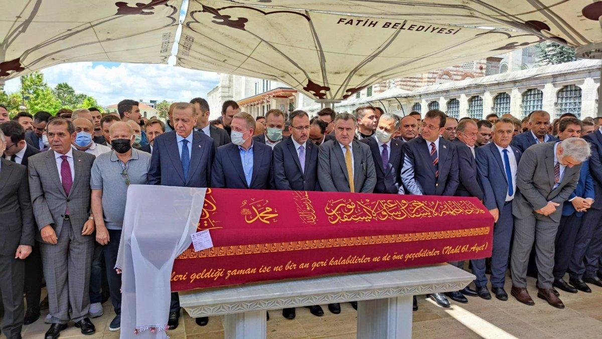 Dursun Özbek'in paça boyu yine gündem oldu