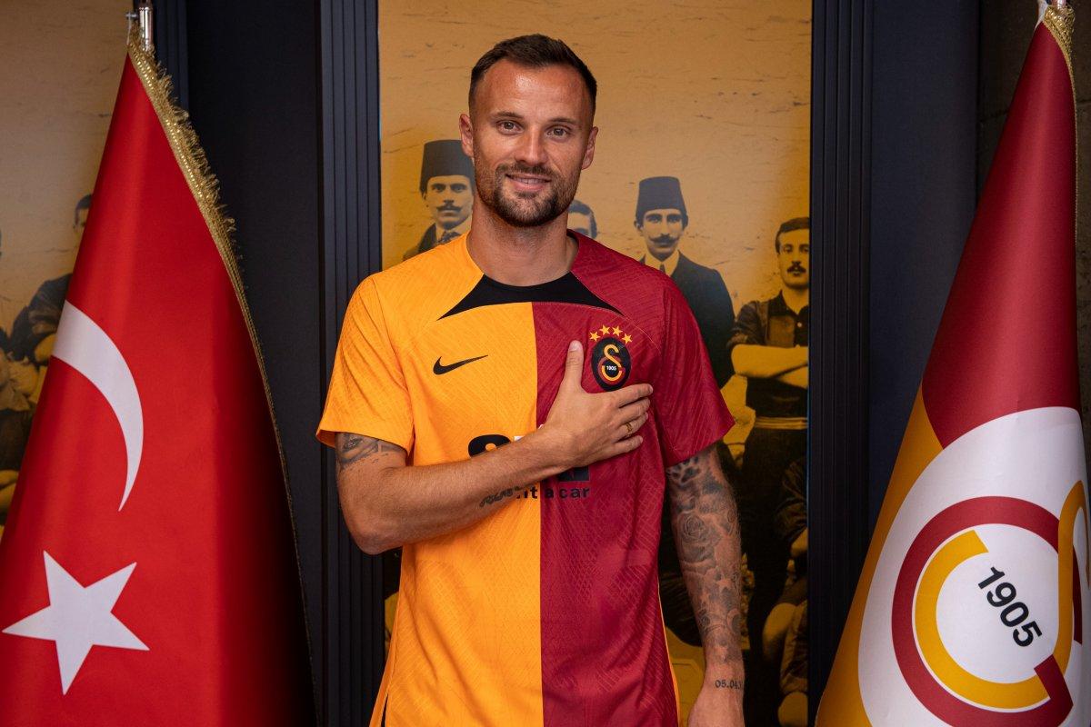 Galatasaray, Haris Seferovic'i kadrosuna kattığını açıkladı
