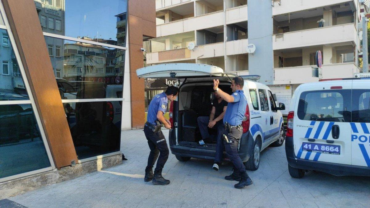 Kocaeli'de araç çalan şahıs yayaya çarptı