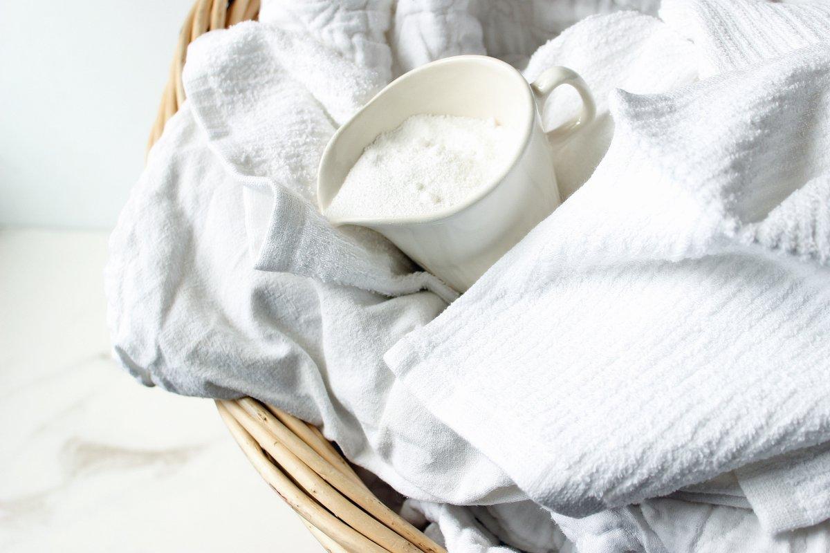 2 limon ile çamaşırlarınıza eski beyazlığını geri kazandırın