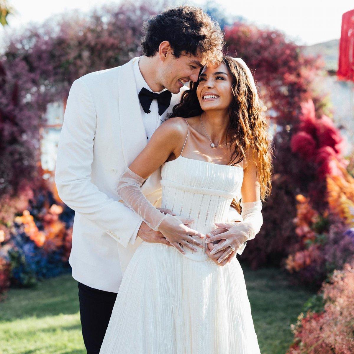 Ebru Şahin, soyadını değiştirdi