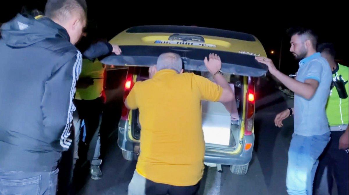 Aracın bagajı açık kalınca yola fırlayan bebek yaşamını yitirdi