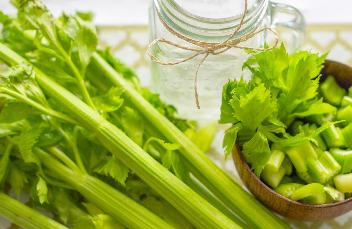 Sıcak havalarda vazgeçilmeniz olacak! Su içeriği en yüksek 15 besin...