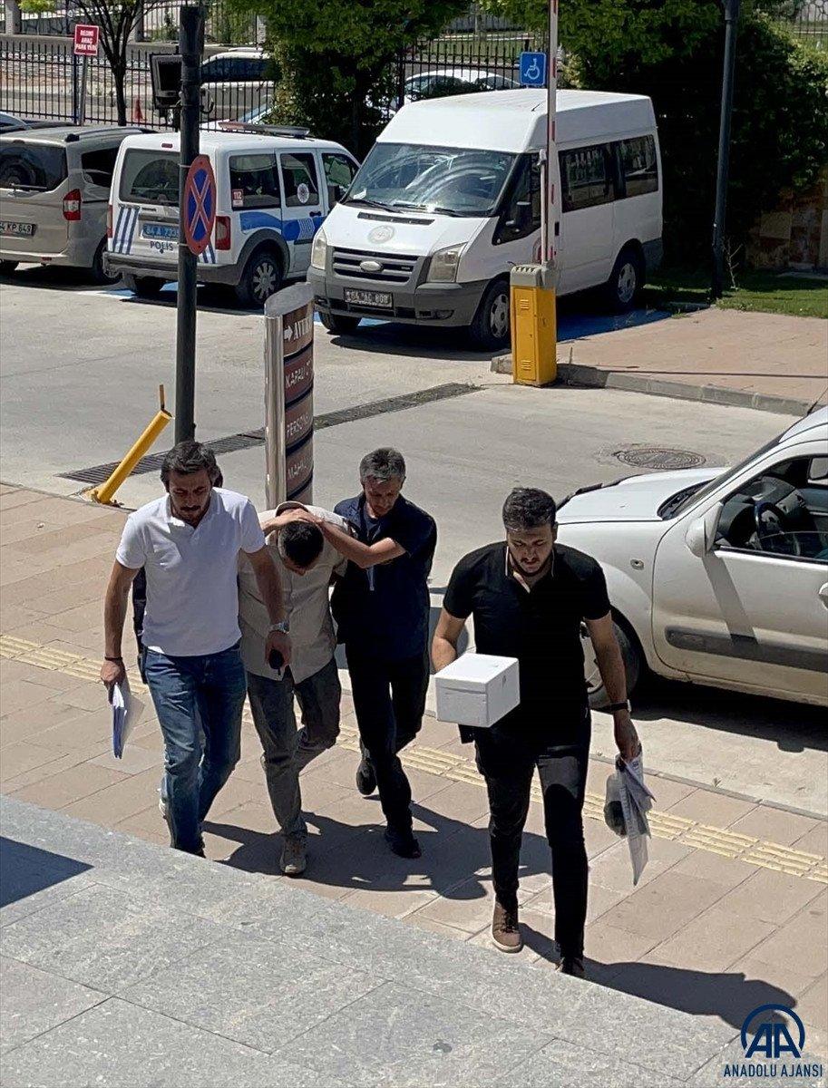 Uşak'ta denetimden kaçan kamyonet sürücüsü, polise çarptı