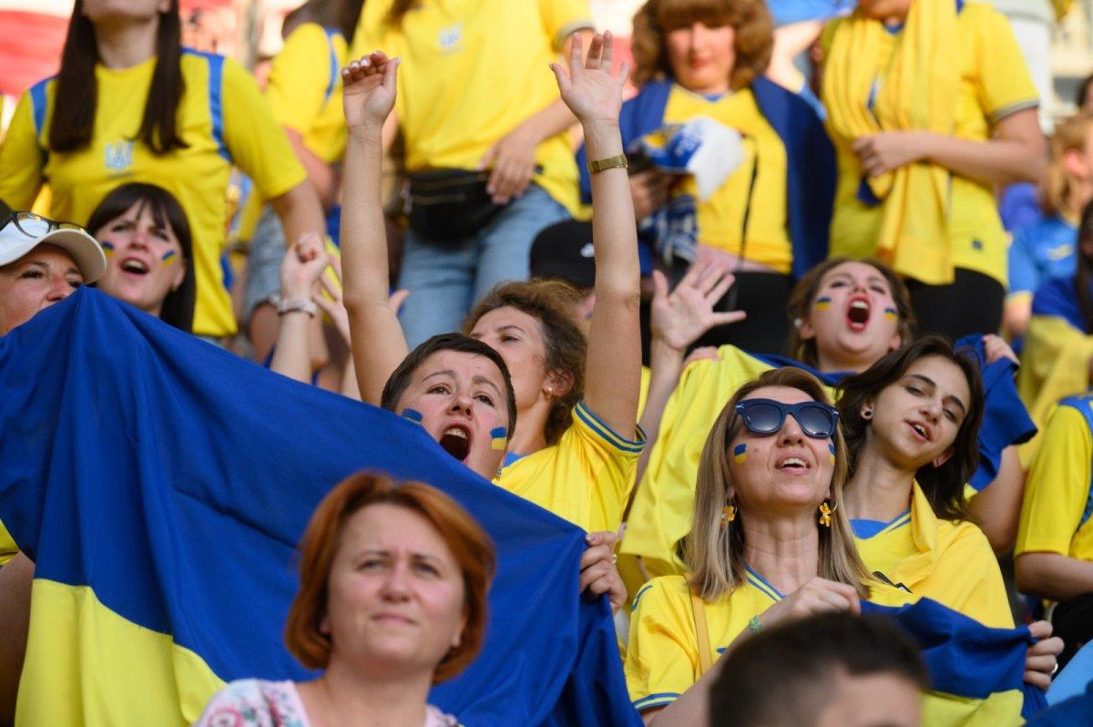 Dinamo Kiev taraftarları Bayraktar tezahüratı yaptı