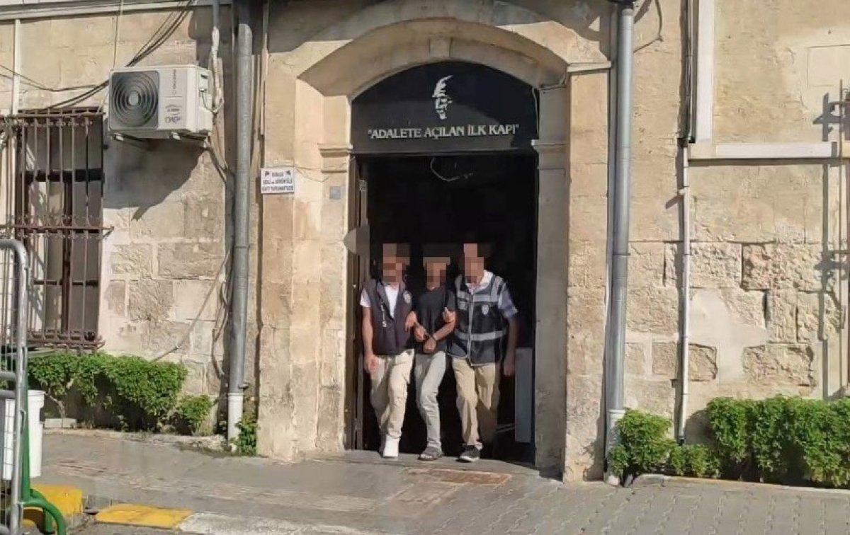 Mersin'de tedaviyi beğenmeyip diş hekimini darbettiler