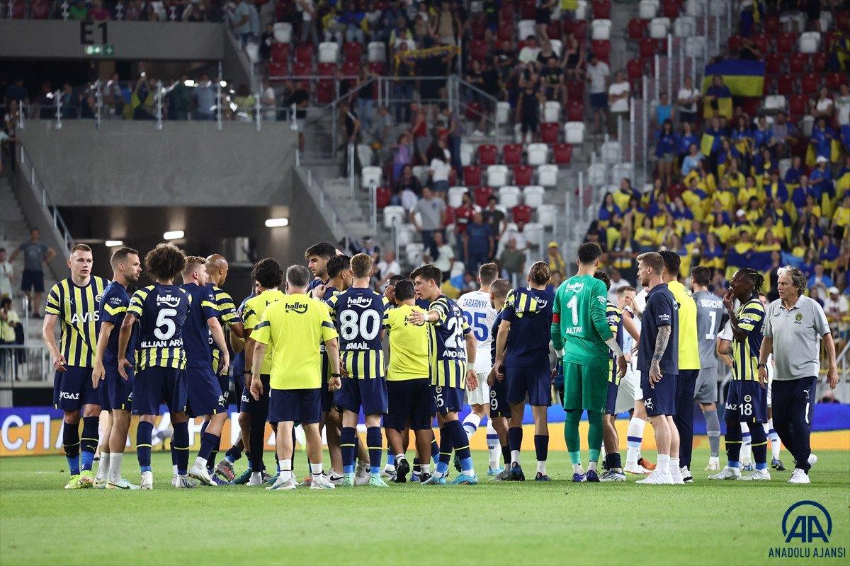 Dinamo Kiev taraftarları Bayraktar tezahüratı yaptı