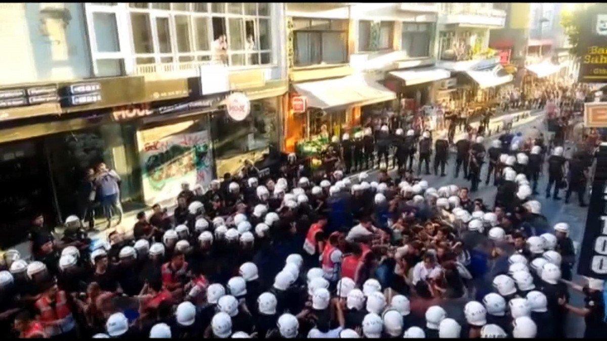 Kadıköy’de izinsiz yürüyüşe polis müdahalesi: 106 gözaltı
