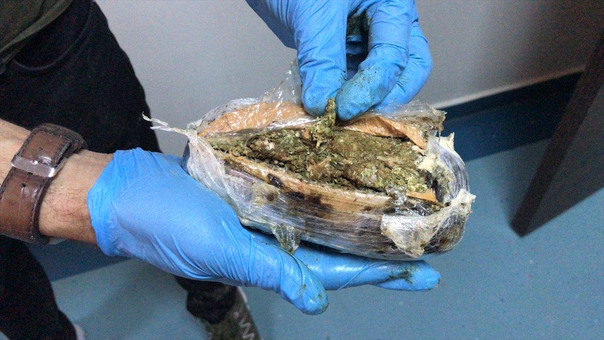 Adana'da zayıflama kürü kutularından esrar çıktı