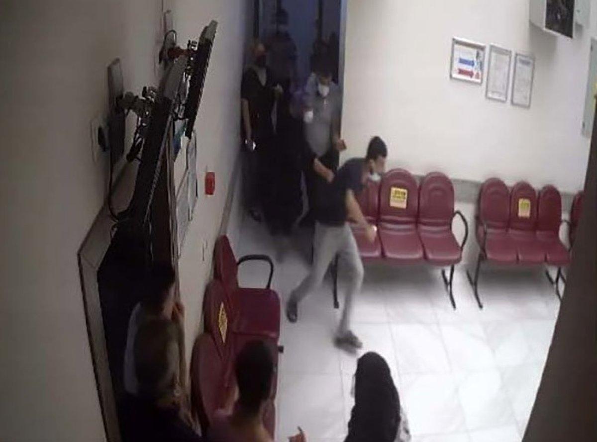 Mersin'de tedaviyi beğenmeyip diş hekimini darbettiler