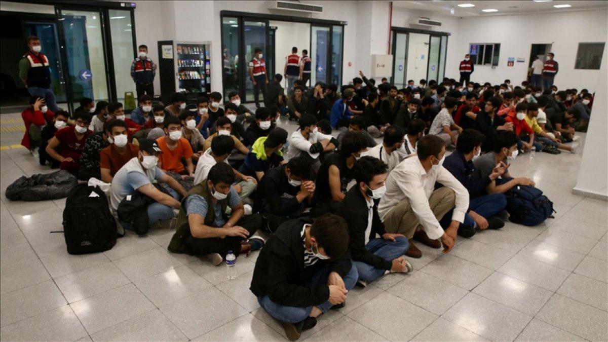 Haziranda yurt genelinde 16 bin düzensiz göçmen sınır dışı edildi