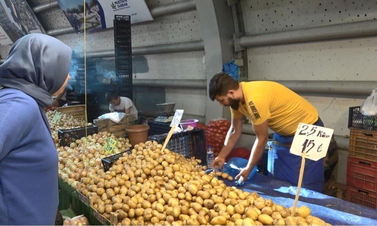 Bursa'da pazar tezgahlarında fiyatlar düştü