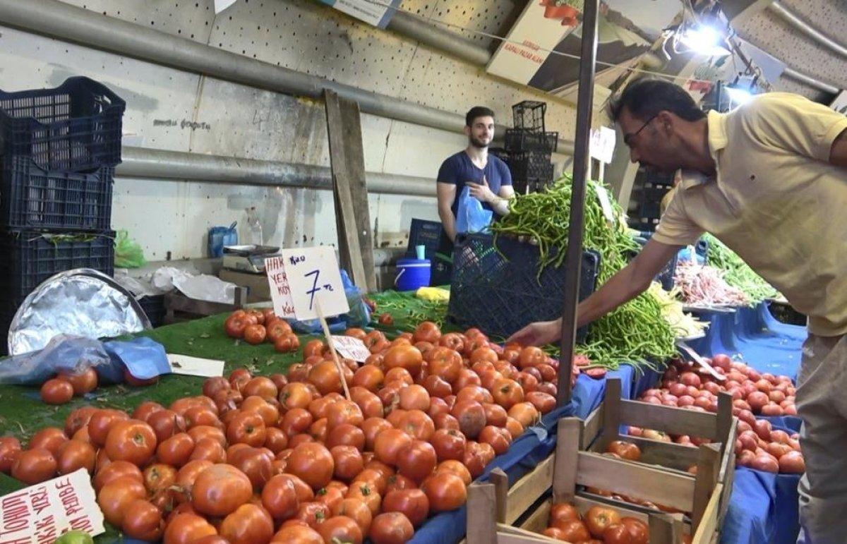 Bursa'da pazar tezgahlarında fiyatlar düştü