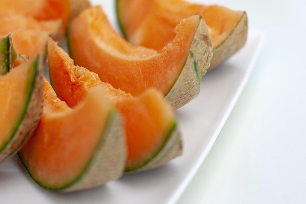 Sıcak havalarda vazgeçilmeniz olacak! Su içeriği en yüksek 15 besin...