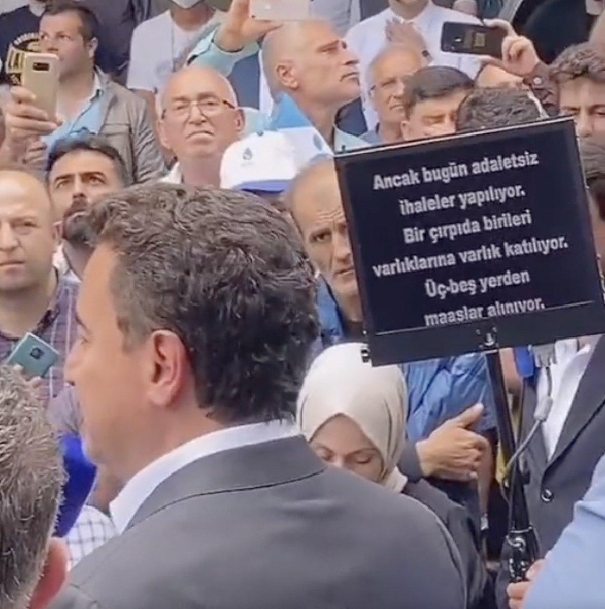 Ali Babacan halka prompterdan seslendi