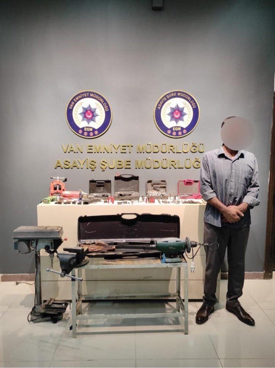 Van'da kurusıkıları gerçek tabancaya dönüştüren şahıs yakalandı