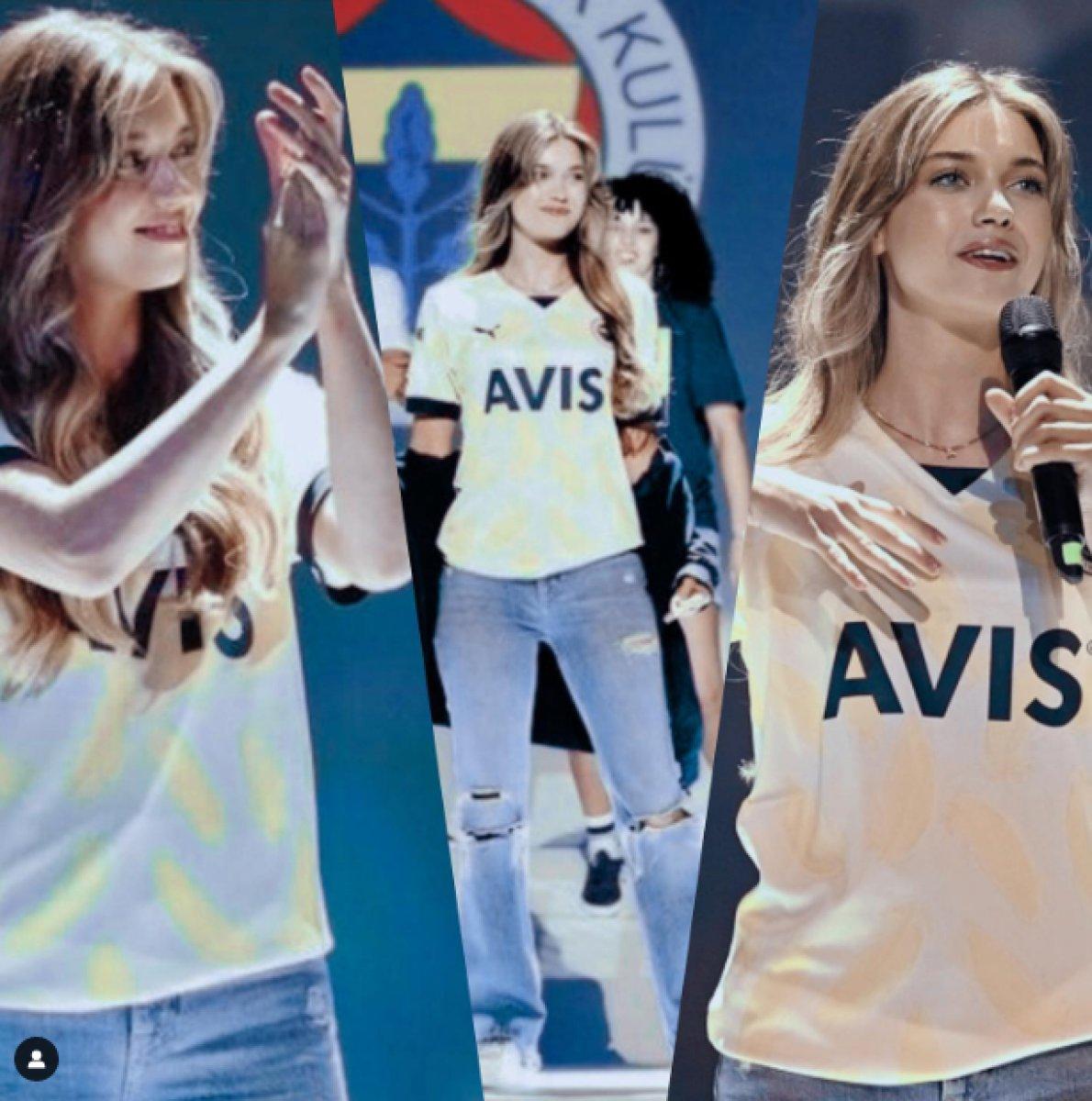 Ece Seçkin ile Afra Saraçoğlu'nun tanıttığı Fenerbahçe formalarına yoğun ilgi