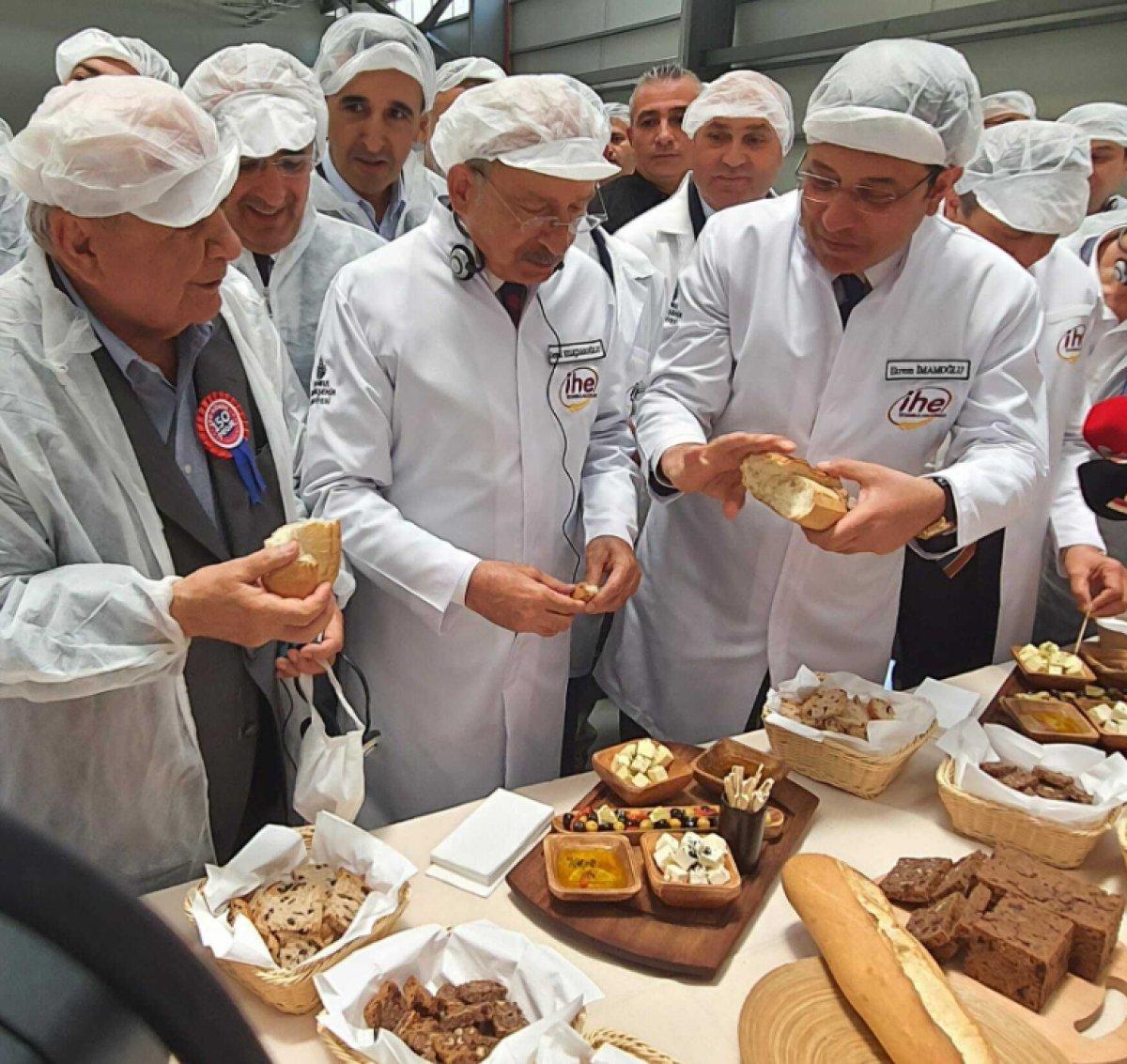 İBB Halk Ekmek Fabrikası açılışında Ekrem İmamoğlu, Kemal Kılıçdaroğlu'na ekmek bölüp verdi