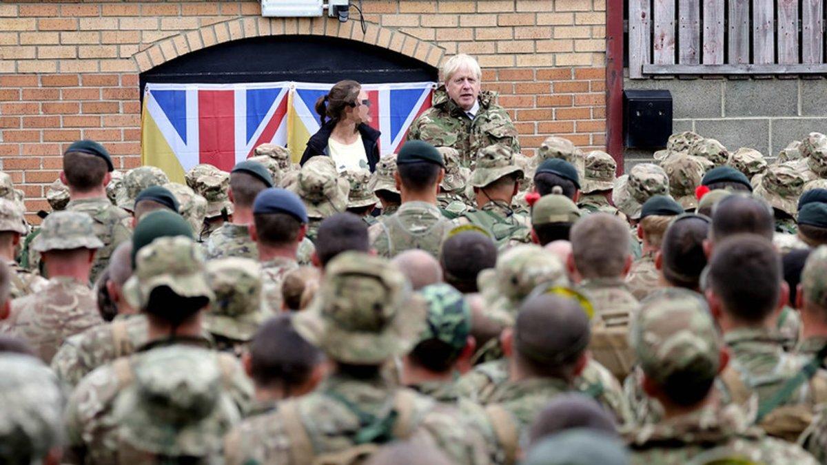 Boris Johnson el bombası attı