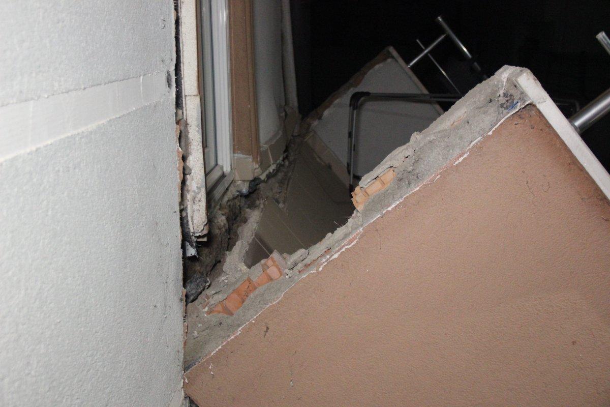 Kocaeli'de oturdukları sırada balkonları çöktü