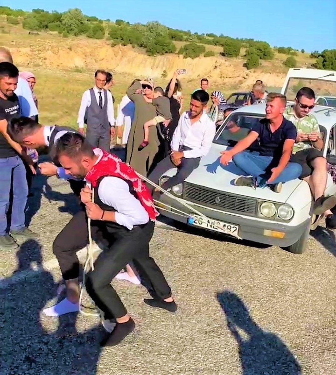 Denizli'de düğün öncesi damada eziyet çektirdiler