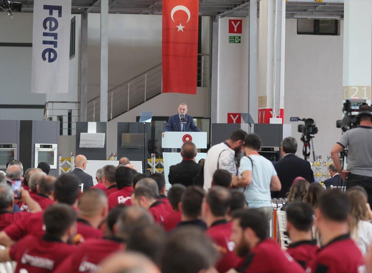 Cumhurbaşkanı Erdoğan: Muhalefet, Türkiye'yi saman ithalatçısı gibi göstermeye çalışıyor