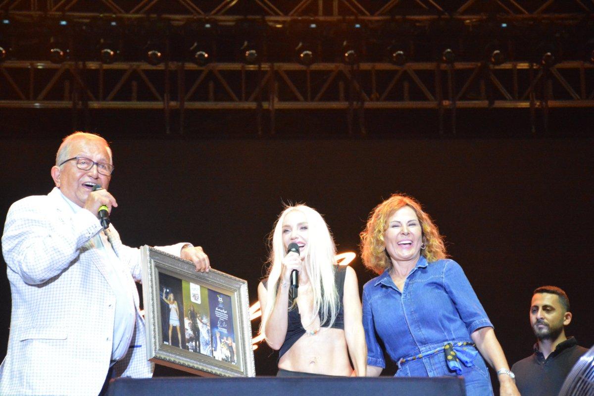 CHP'li belediye başkanından Gülşen'e kapalı giyinme eleştirisi