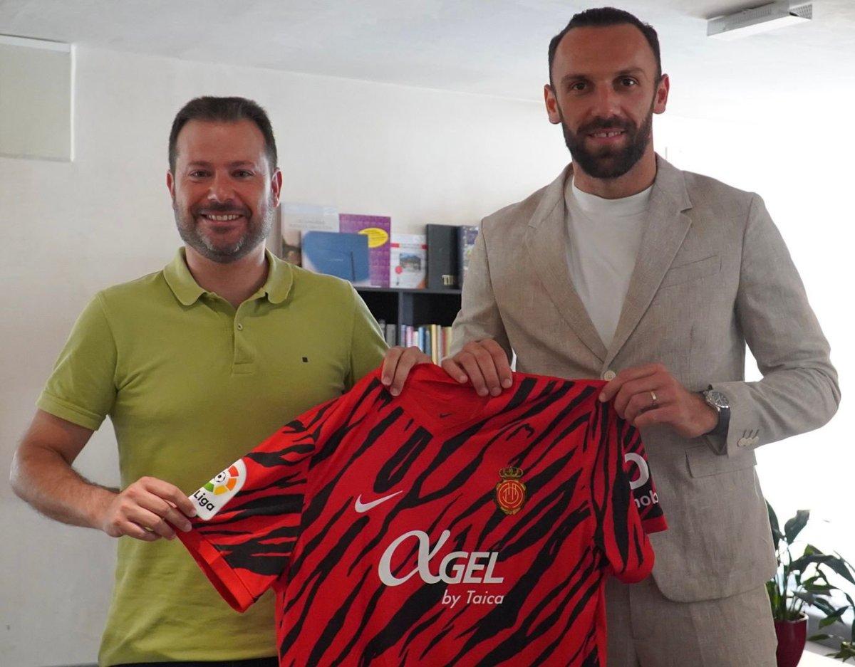 Vedat Muriç imzayı attı, Fenerbahçe de kazandı