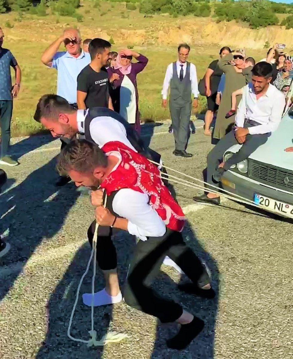 Denizli'de düğün öncesi damada eziyet çektirdiler
