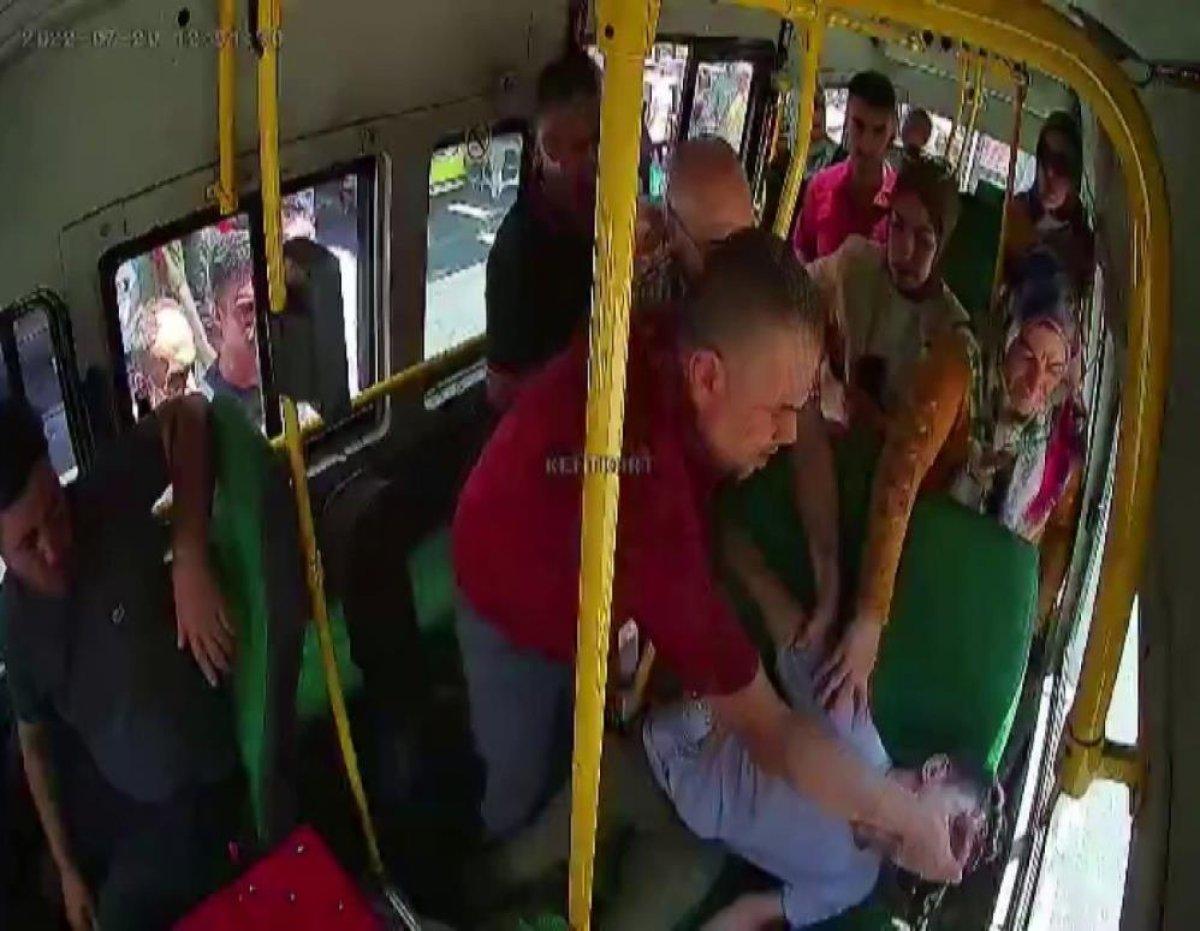 Adana'da epilepsi krizi geçiren çocuğu dolmuş şoförü kurtardı