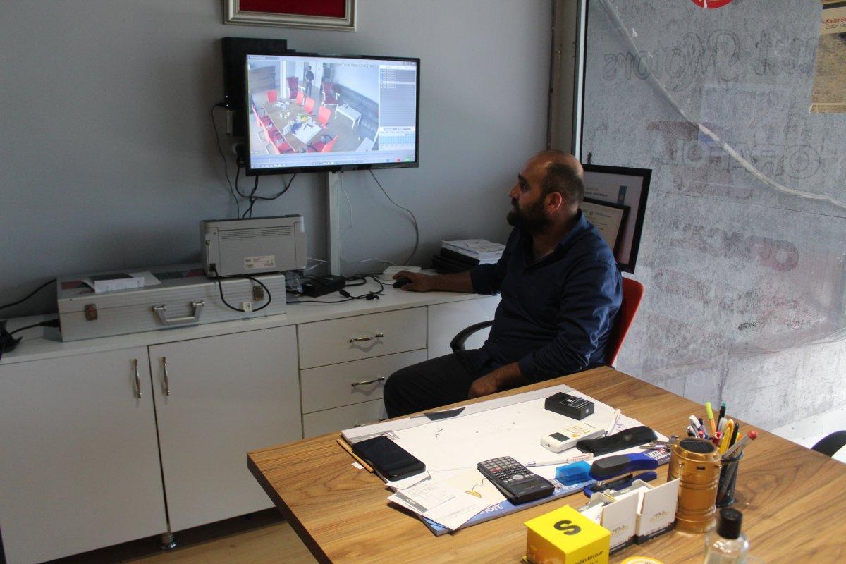 Gaziantep'te lavabo ihtiyacı için geldiği iş yerinden laptop çaldı