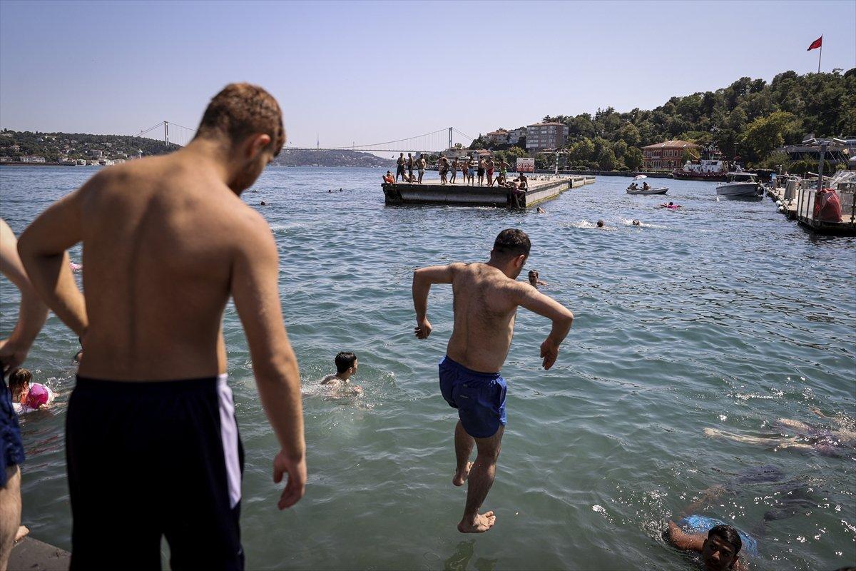 İstanbul'da sıcaktan bunalanlar sahillerde serinlemeye çalıştı