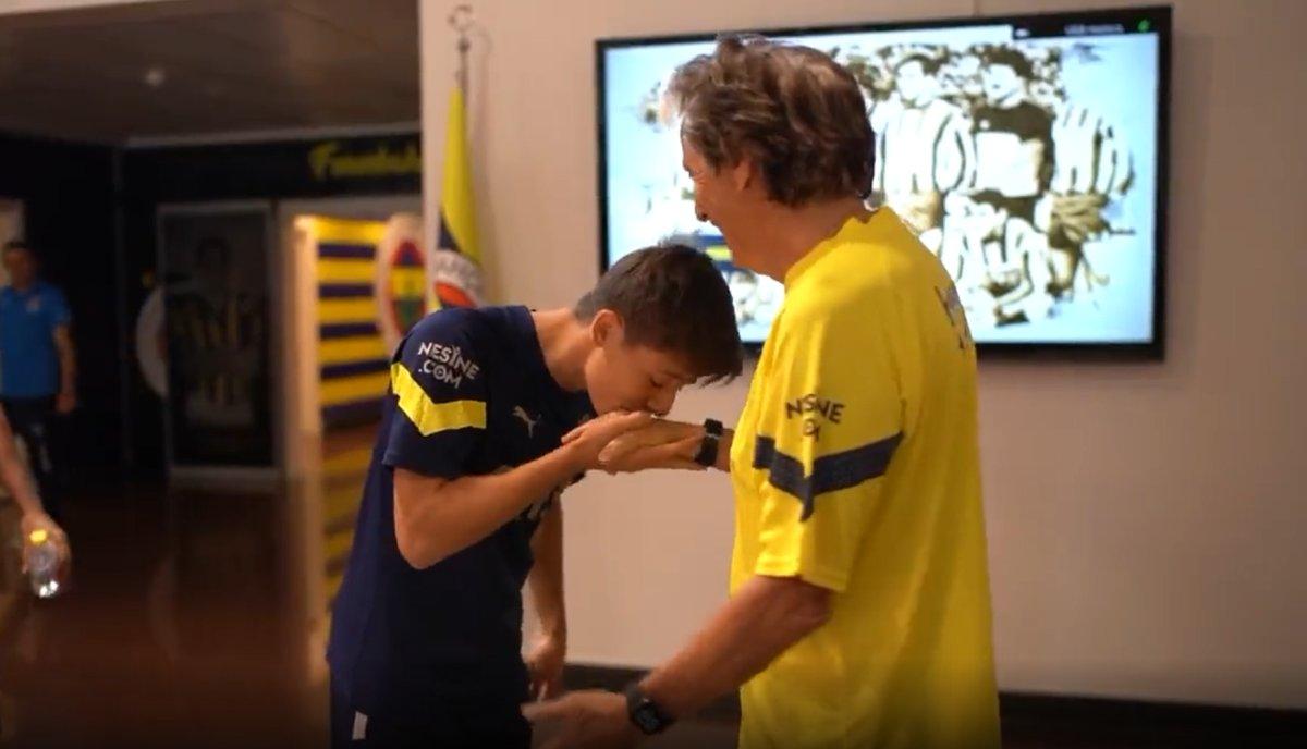 Arda Güler, Jorge Jesus’un elini öptü