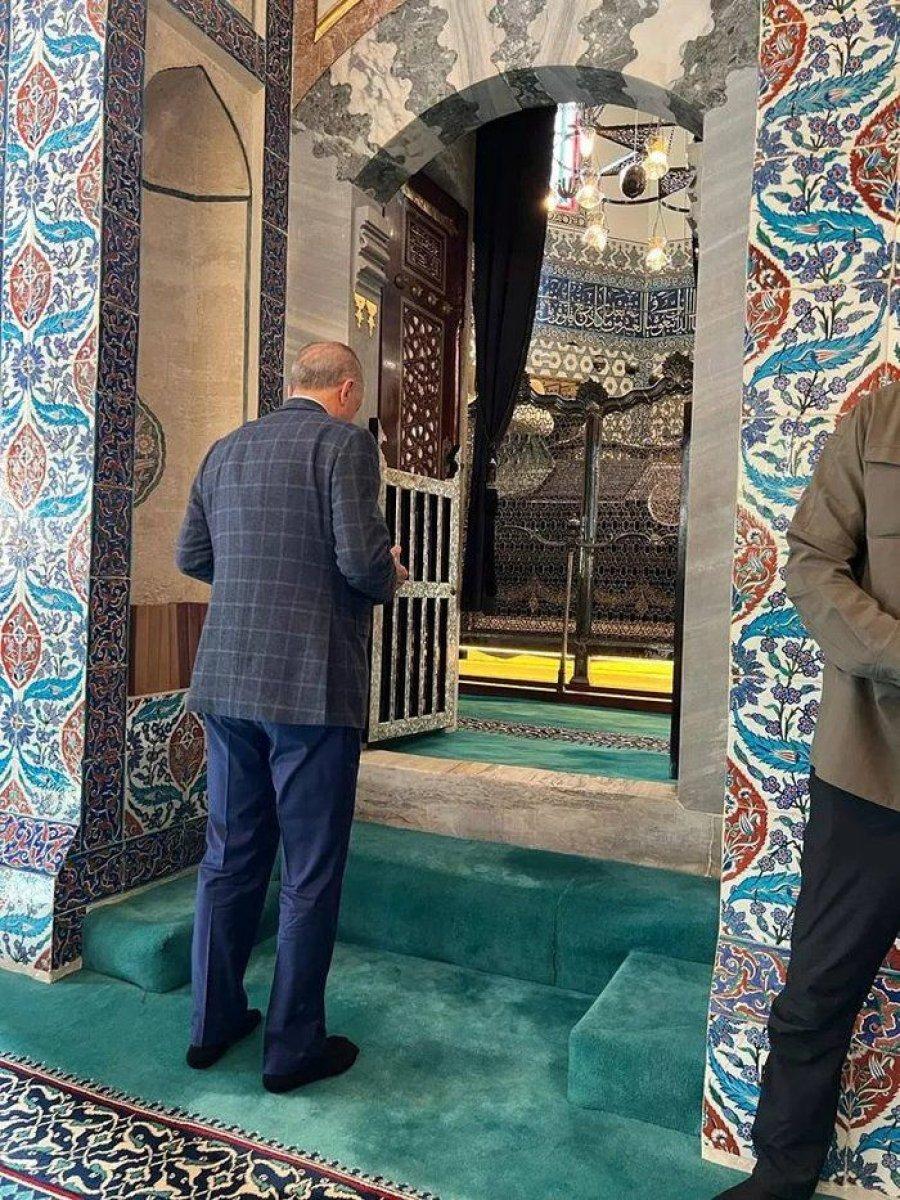 Cumhurbaşkanı Erdoğan, Eyüp Sultan'da dua etti