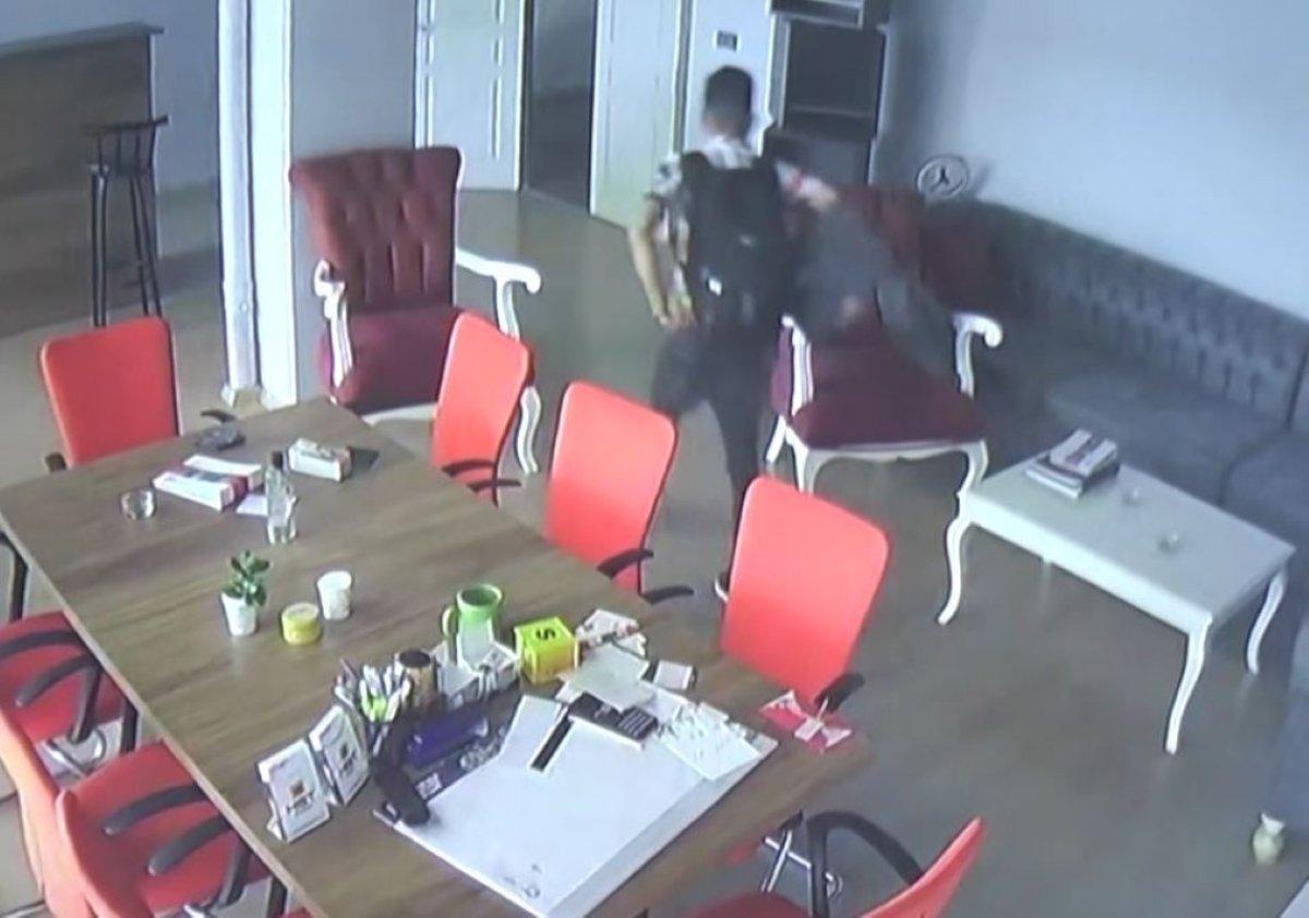 Gaziantep'te lavabo ihtiyacı için geldiği iş yerinden laptop çaldı