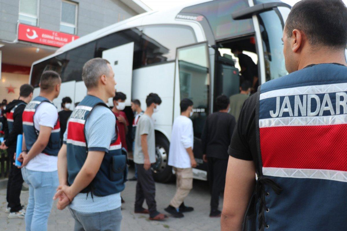 542 kaçak Afgan, ülkelerine gönderildi