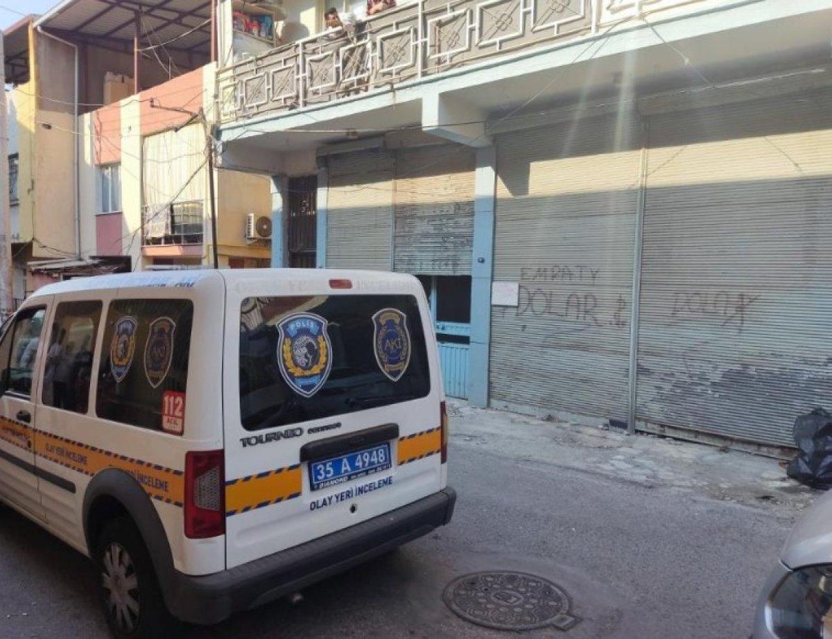 İzmir'de bir kişi karısıyla ilişki yaşayan genci defalarca bıçaklayarak öldürdü