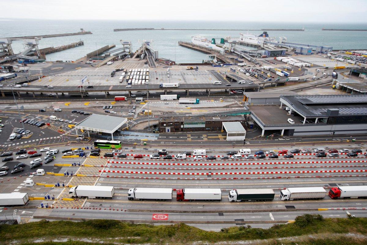 Dover Limanı'ndaki yoğunluk için yolculara erken gelin çağrısı