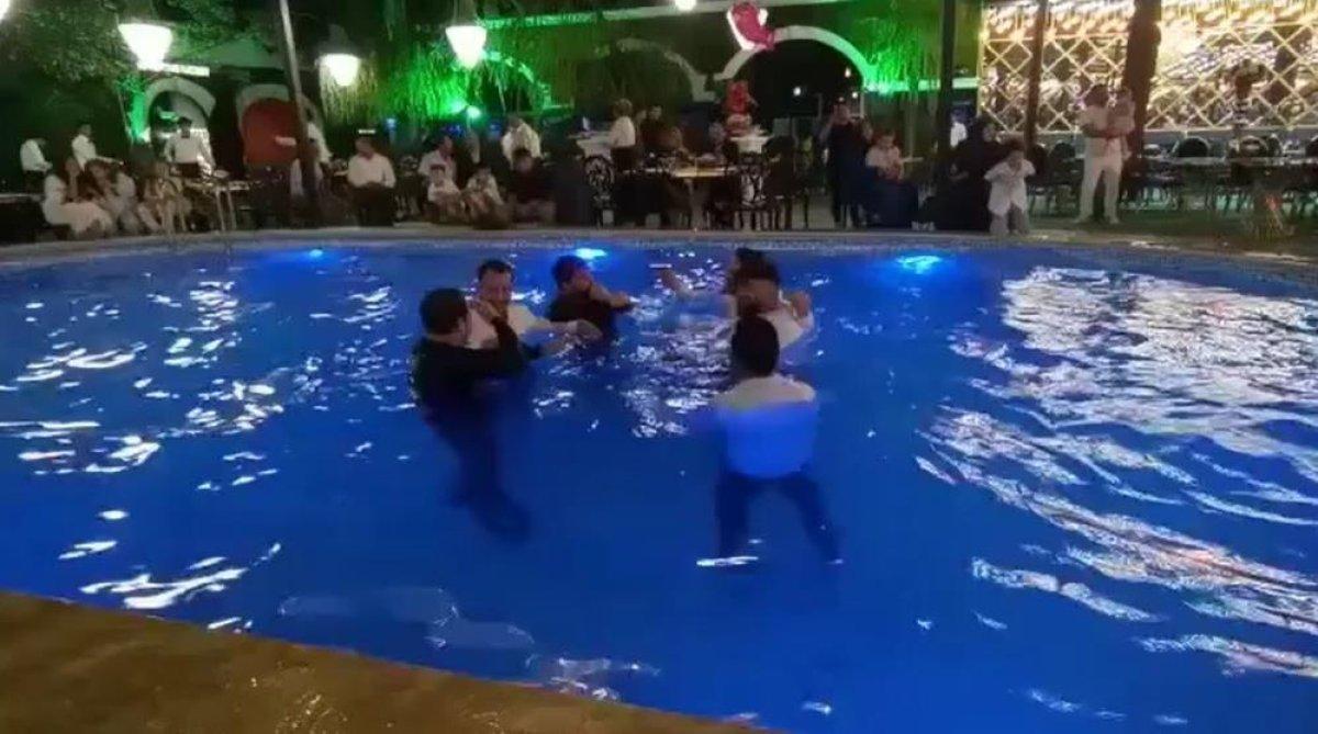 Bursa'da havuza atılan damat arkadaşlarıyla çiftetelli oynadı