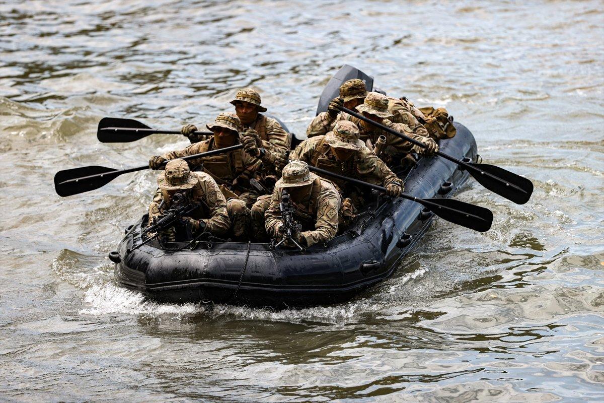 Mavi Vatan'ın korkusuz komandolarının eğitimi görüntülendi