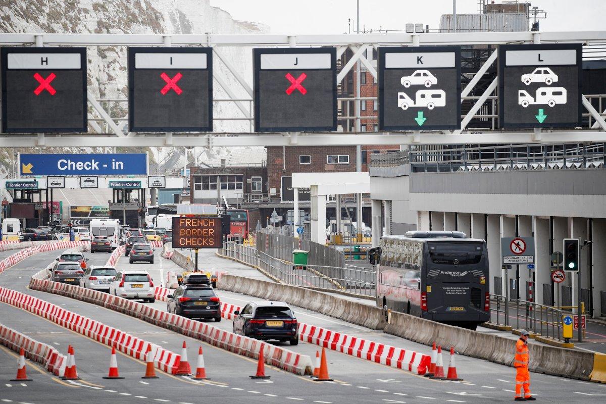 Dover Limanı'ndaki yoğunluk için yolculara erken gelin çağrısı