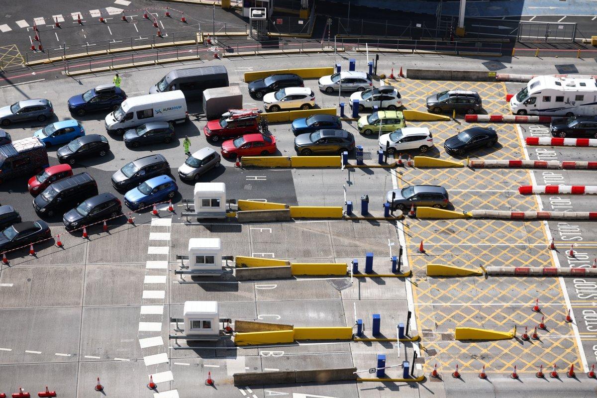 Dover Limanı'ndaki yoğunluk için yolculara erken gelin çağrısı