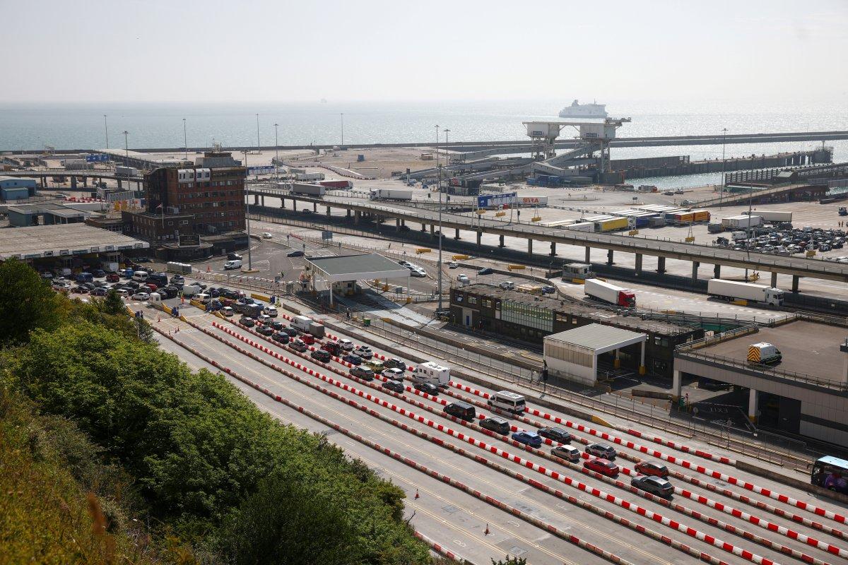 Dover Limanı'ndaki yoğunluk için yolculara erken gelin çağrısı