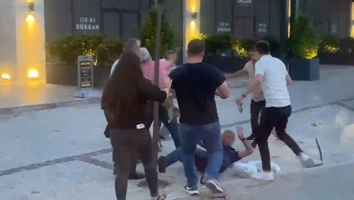 Bursa'da otobüste kadınların ayağını çeken şüpheliye meydan dayağı atıldı