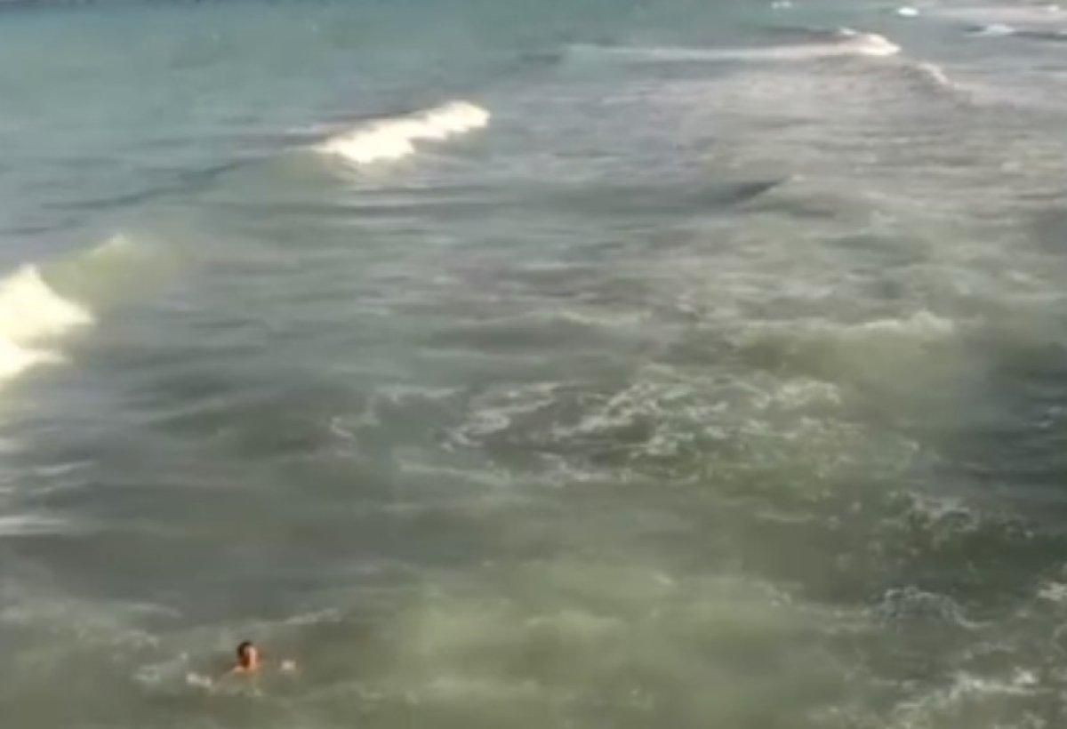 İspanya'da boğulmak üzere olan çocuğun yardımına drone koştu