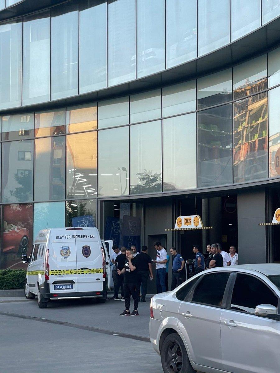 Esenyurt'ta iş yerini basan kişi vurularak hayatını kaybetti